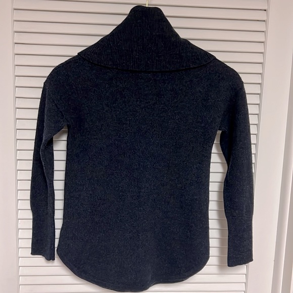 TAHARI Extra Fine Merino Wool Cowl Neck Long Sleeved Sweater GUC Size Small - Picture 9 of 12